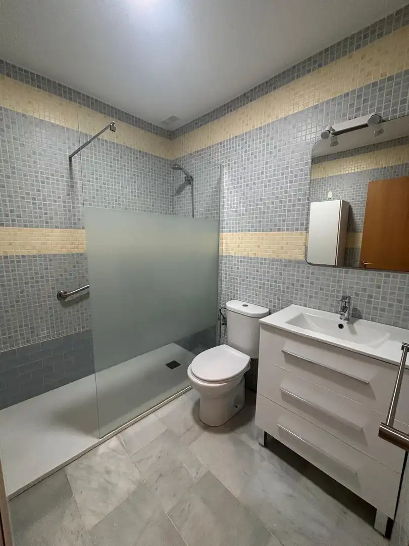 Bany de Apartament en venda en Barbate amb Jardí privat, Traster i Moblat