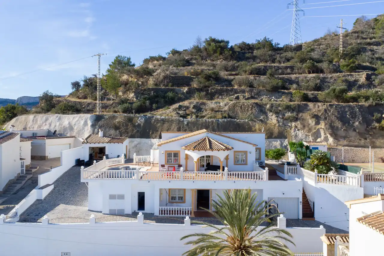 Vista exterior de Casa o chalet en venta en Calpe / Calp con Terraza y Trastero