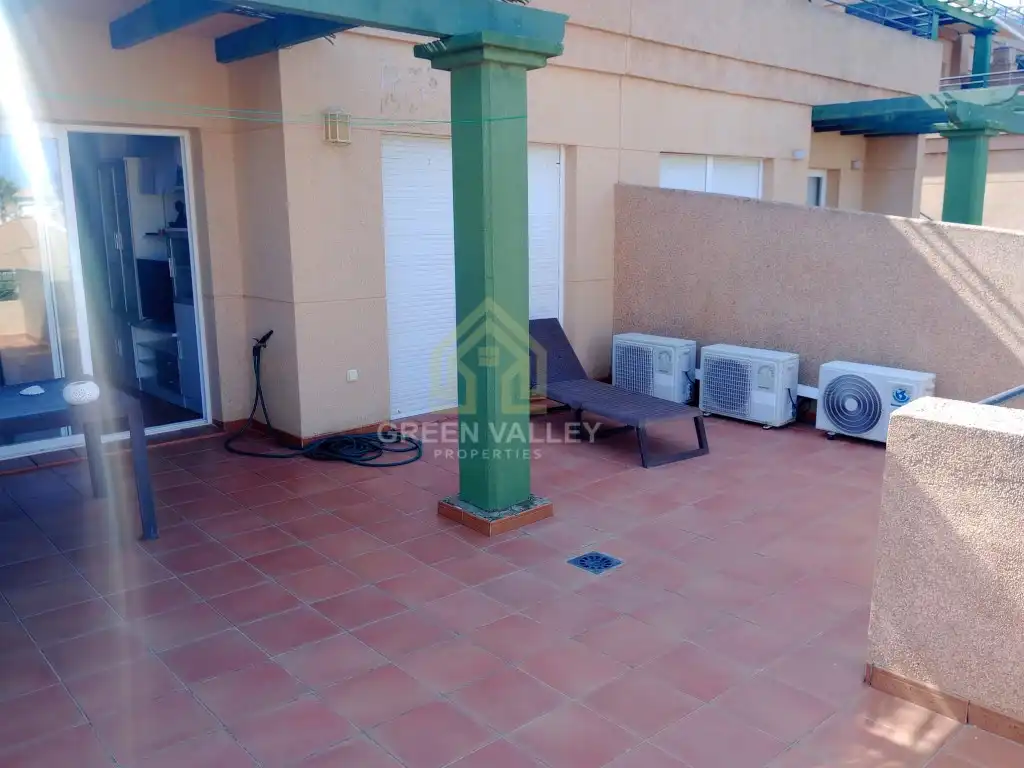 Terrasse von Wohnungen zum Verkauf in La Alcaidesa mit Klimaanlage, Terrasse und Schwimmbad