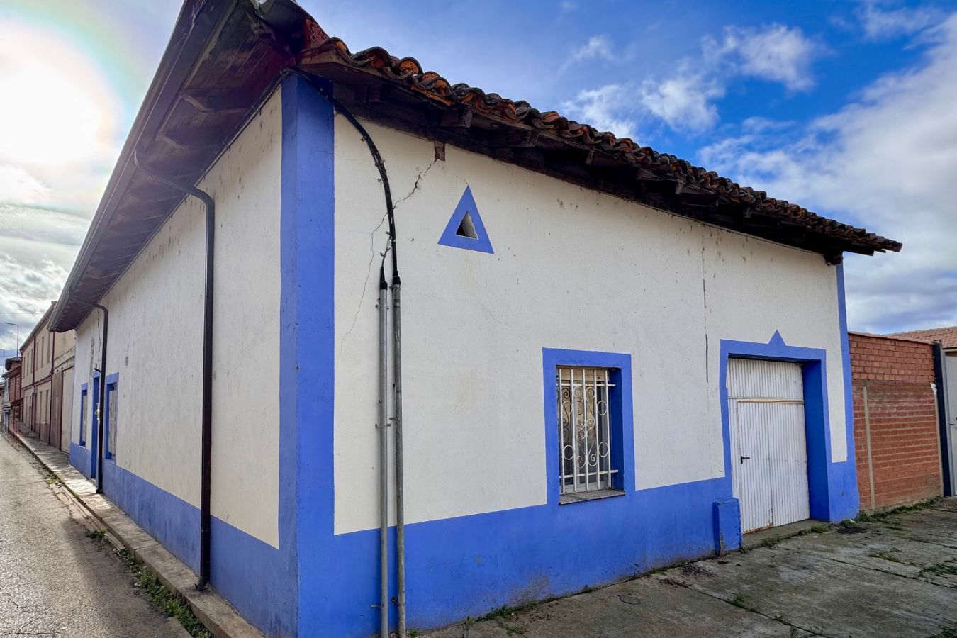Vista exterior de Casa o xalet en venda en Bercianos del Páramo amb Moblat