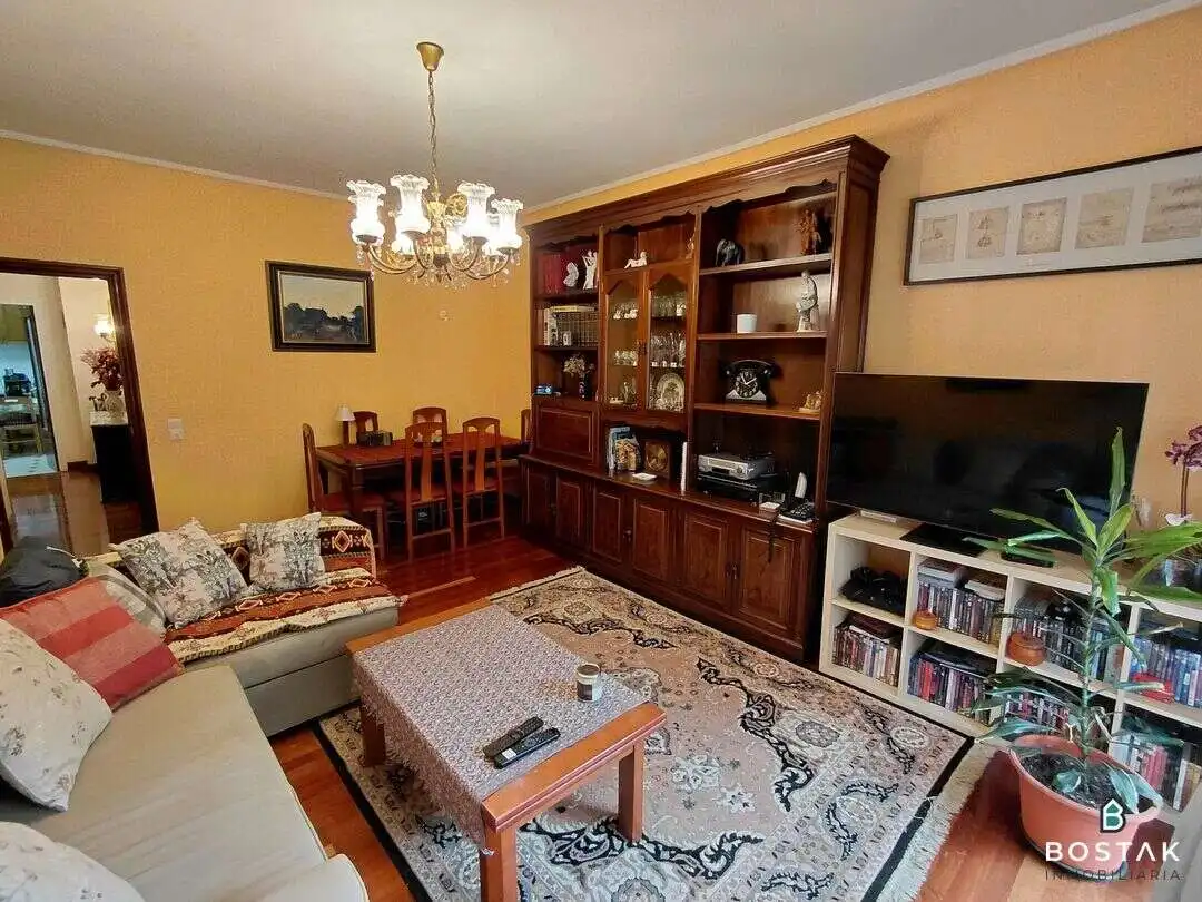 Sala d'estar de Pis en venda en Bilbao  amb Calefacció, Terrassa i Balcó