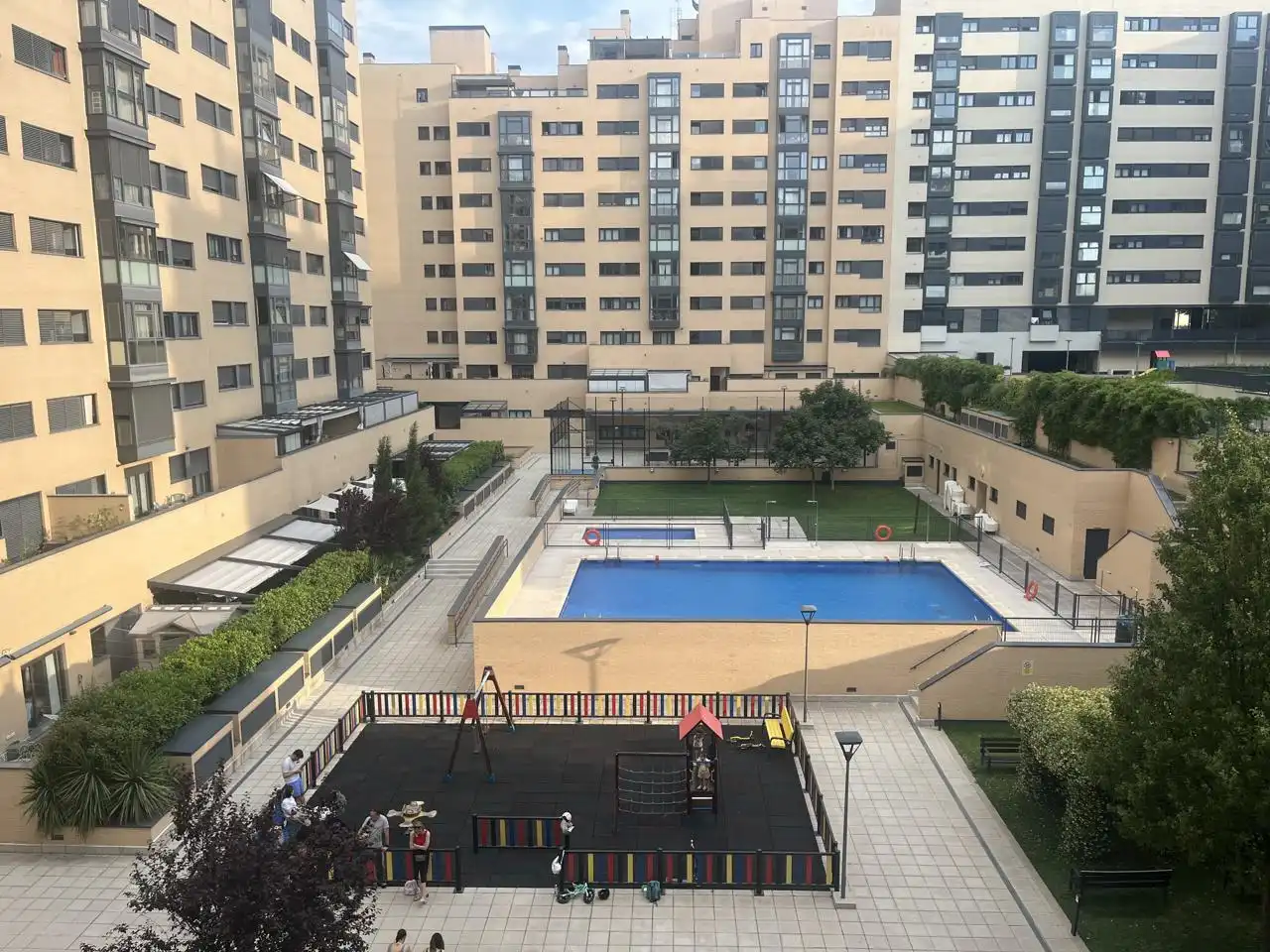 Swimming pool of Flat for rent in Madrid  with Air Conditioner, Storage room and Furnished