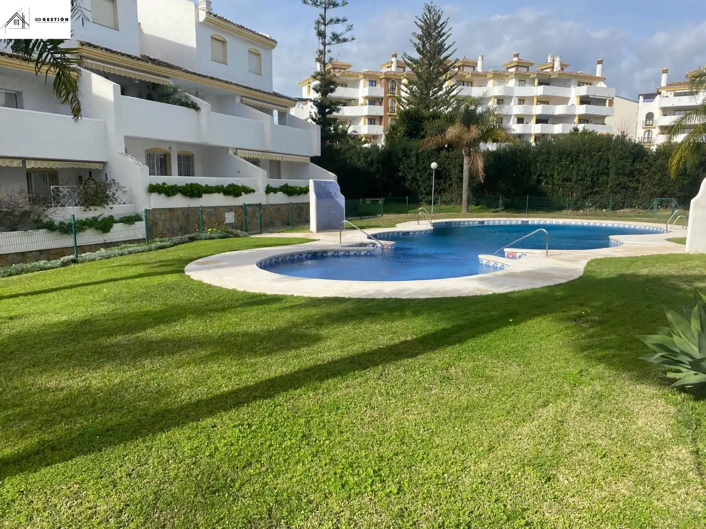 Piscina de Dúplex en venta en Mijas con Aire acondicionado, Calefacción y Terraza