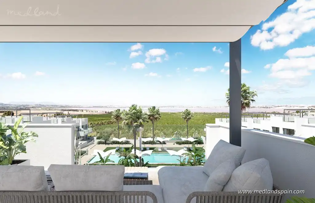 Apartamento con piscina en venta en Los Balcones - Los Altos