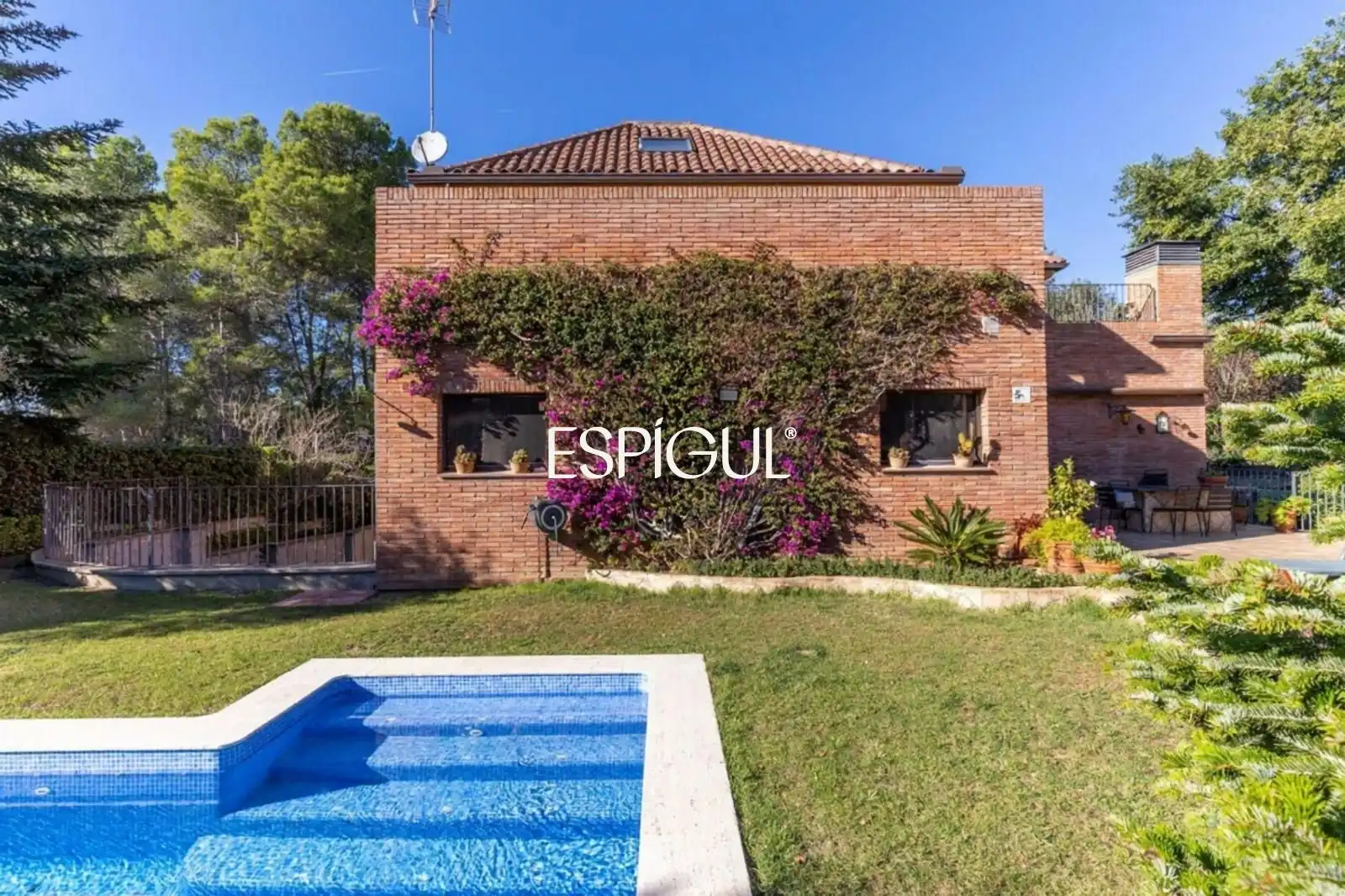Vista exterior de Casa o chalet de alquiler en Sant Cugat del Vallès con Aire acondicionado, Calefacción y Jardín privado