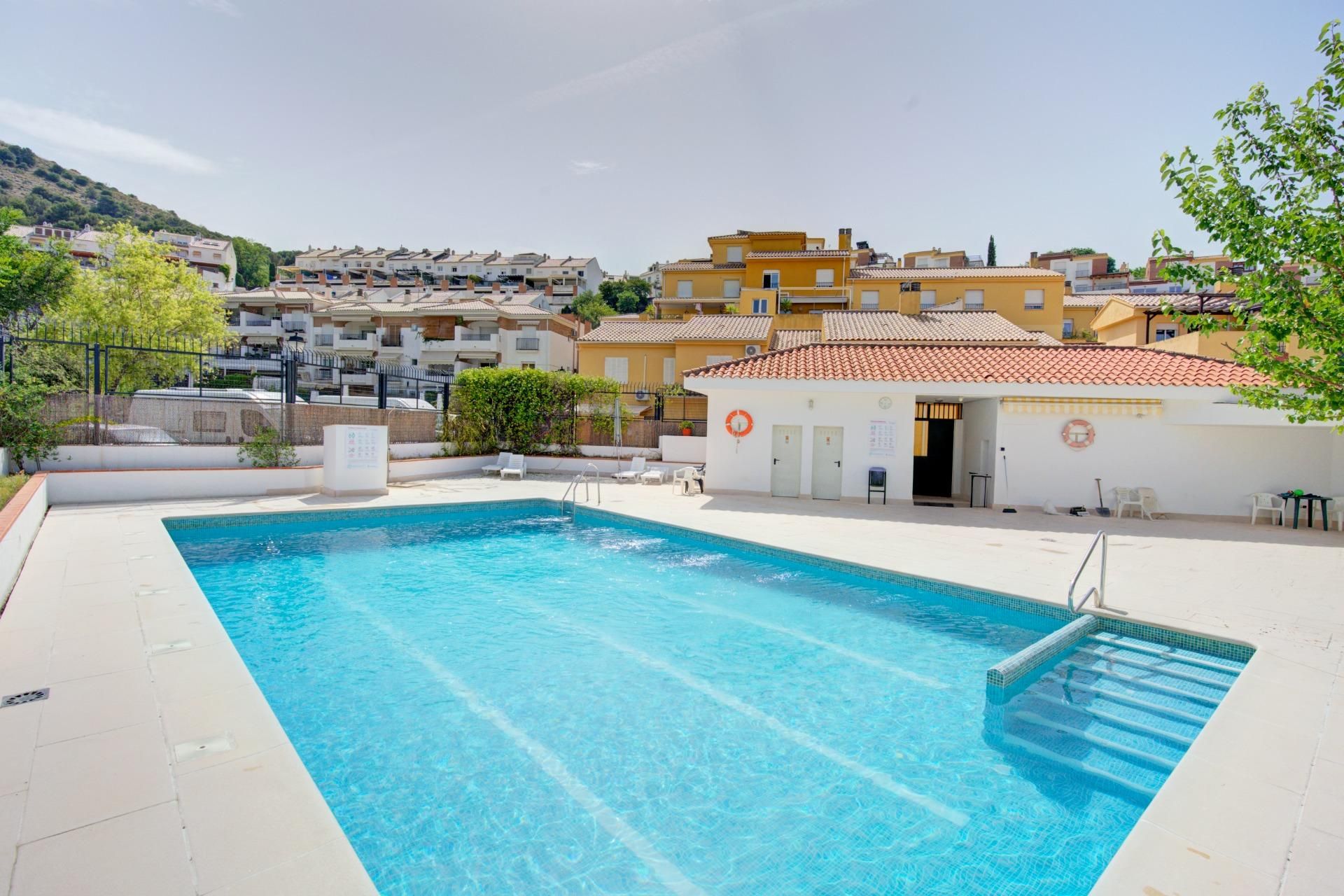 Piscina de Casa adosada en venda en  Granada Capital amb Aire condicionat, Calefacció i Parquet
