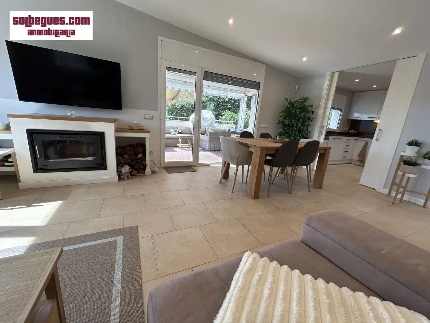 Sala de estar de Casa o chalet en venta en Begues con Aire acondicionado, Calefacción y Jardín privado