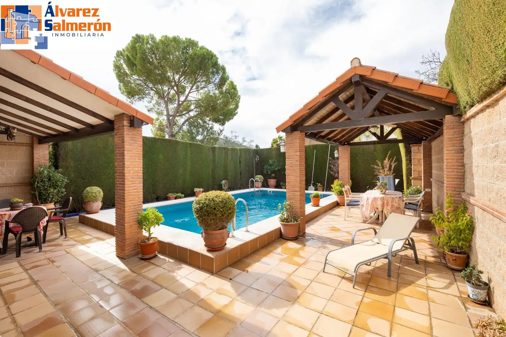 Maison mitoyenne avec piscine à vendre à Peligros