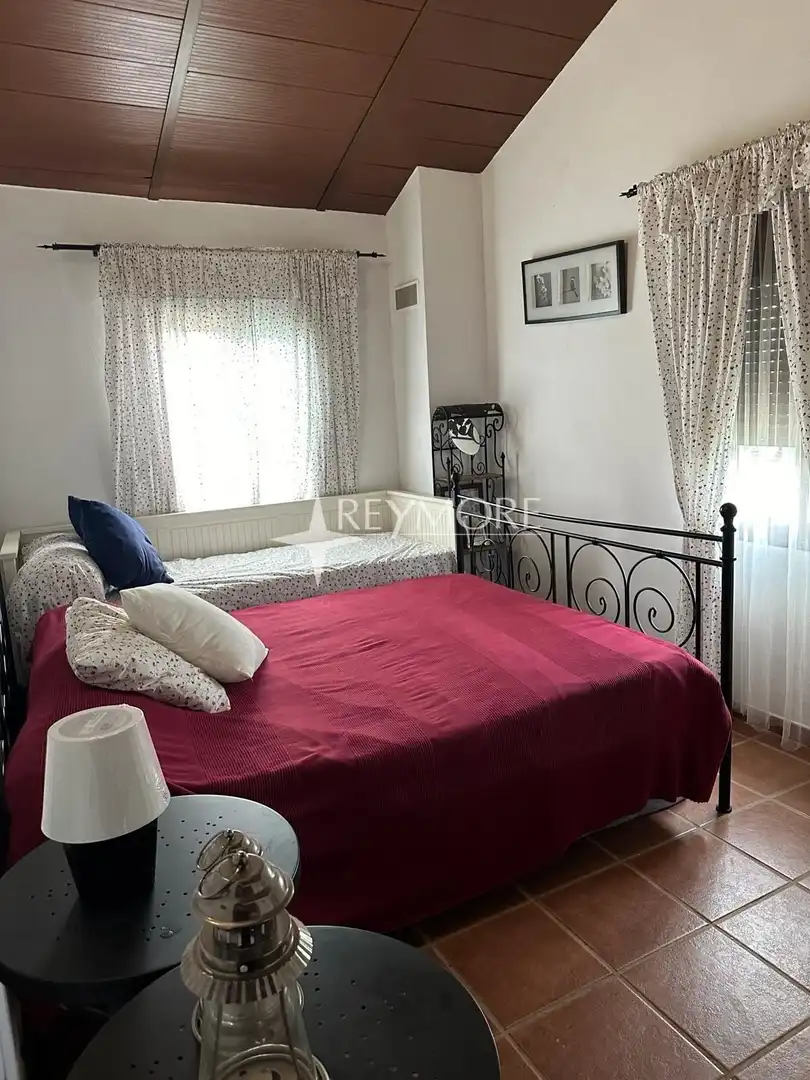 Habitación de Finca rústica en venta en La Puebla de los Infantes con Aire acondicionado, Calefacción y Jardín privado