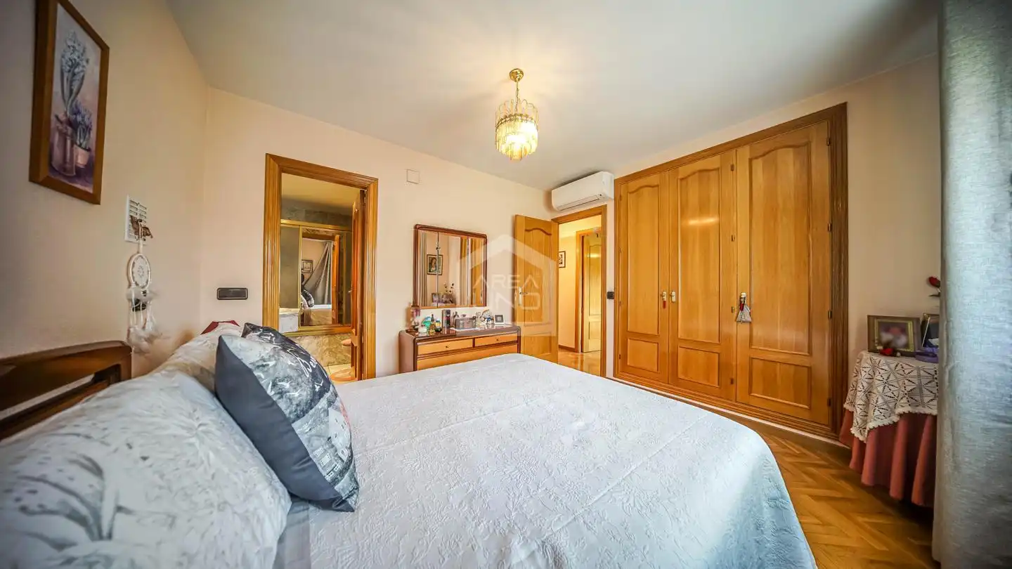 Dormitori de Casa adosada en venda en Alcorcón amb Aire condicionat, Calefacció i Parquet