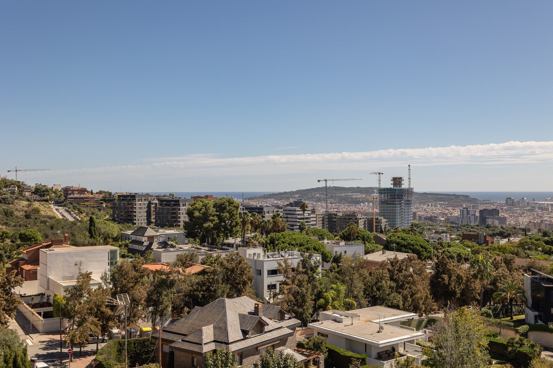 Vista exterior de Casa o xalet en venda en Esplugues de Llobregat amb Aire condicionat, Calefacció i Terrassa