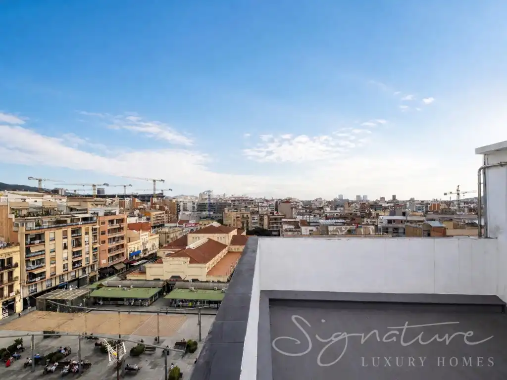 Vista exterior de Edificio en venta en L'Hospitalet de Llobregat