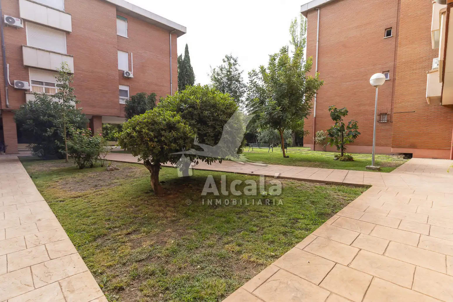 Jardí de Pis en venda en Alcalá de Henares amb Aire condicionat, Calefacció i Moblat