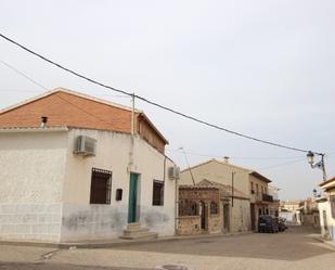 Vista exterior de Casa o xalet de lloguer en Cuerva amb Aire condicionat