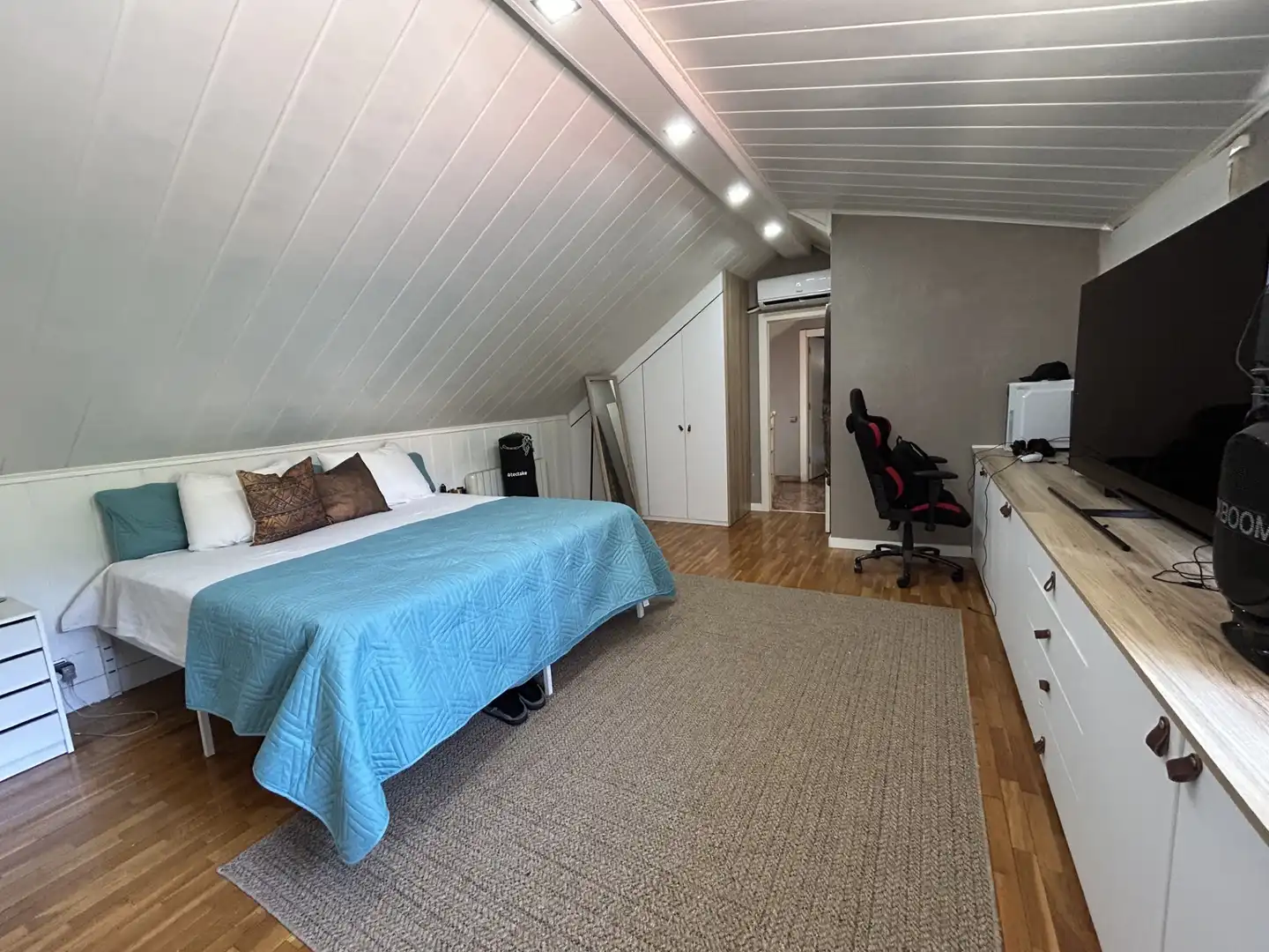 Schlafzimmer von Haus oder Chalet zum Verkauf in Cervelló mit Klimaanlage, Privatgarten und Schwimmbad