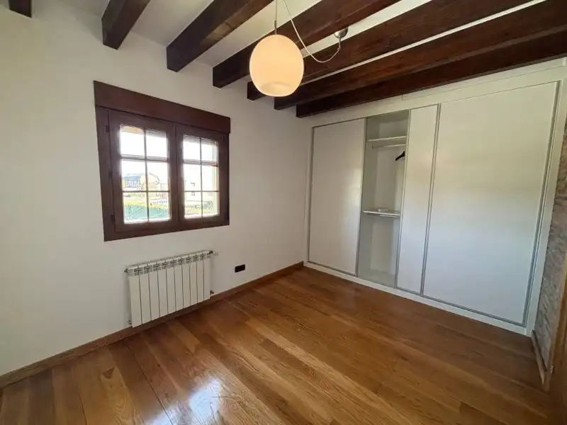 Habitación de Casa o chalet en venta en Santander con Calefacción, Trastero y Piscina