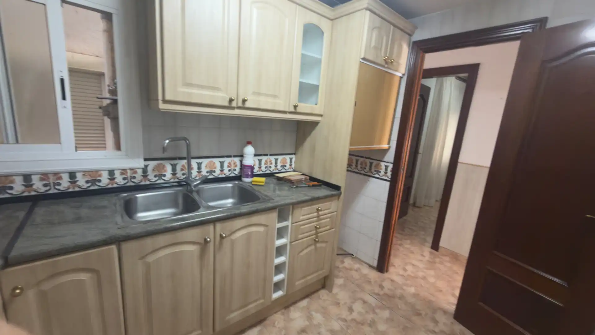 Kitchen of Flat for sale in Vilanova i la Geltrú  with Oven and Balcony