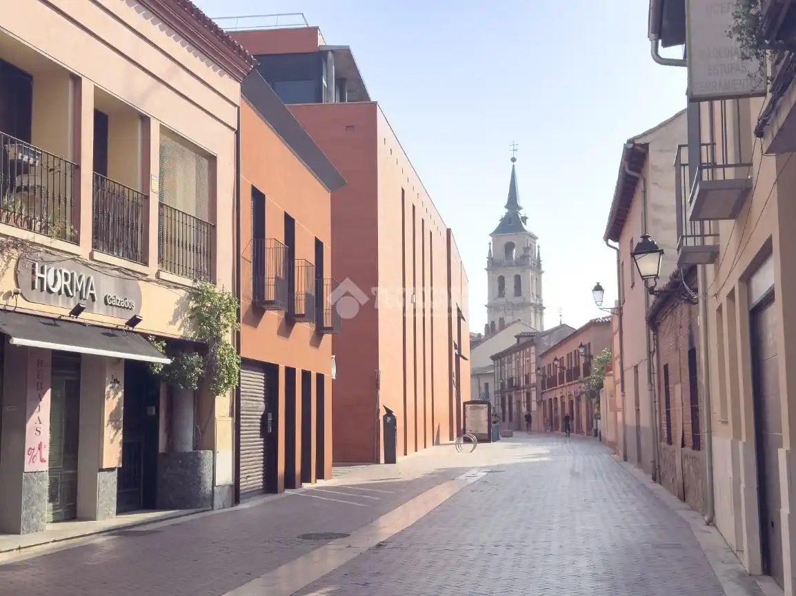Außenansicht von Gebäude zur Miete in Alcalá de Henares