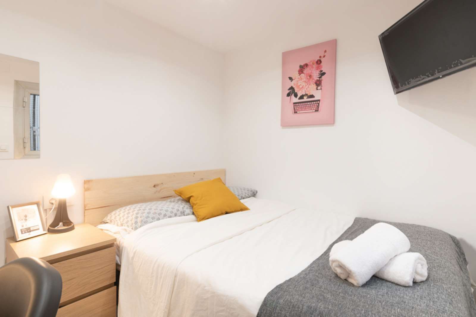 Bedroom of Flat to share in  Barcelona Capital  with Air Conditioner, Heating and Terrace