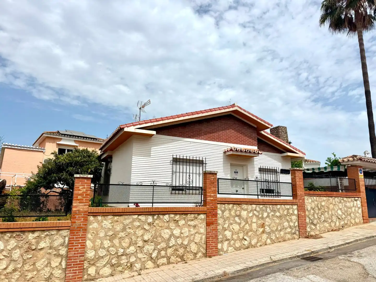 Vista exterior de Casa o chalet en venta en Málaga con Aire acondicionado, Jardín privado y Terraza