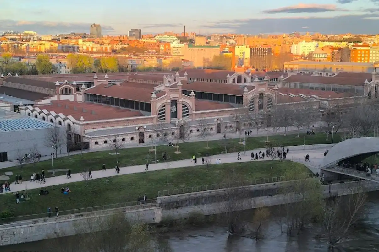 Vista exterior de Pis en venda en Madrid amb Calefacció i Parquet