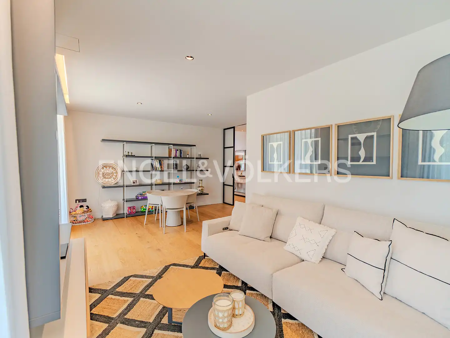 Sala d'estar de Casa o xalet en venda en Alicante / Alacant amb Aire condicionat, Calefacció i Jardí privat