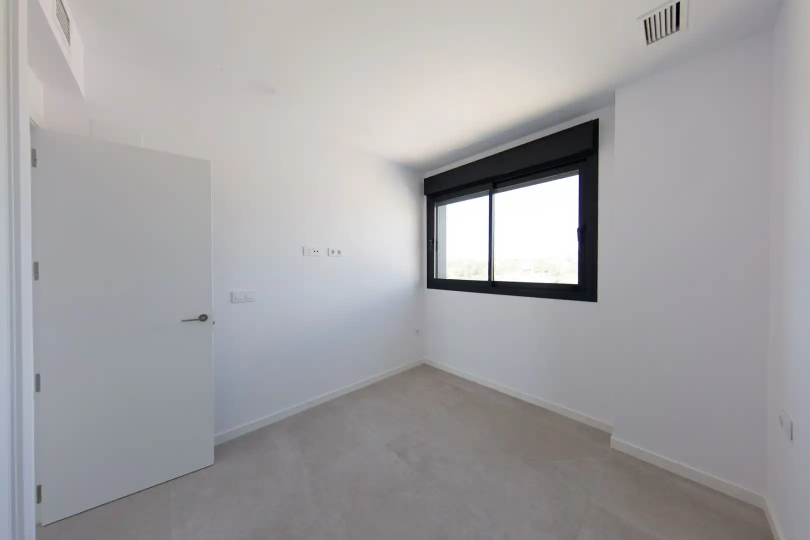 Habitación de Ático de alquiler en Finestrat con Aire acondicionado, Calefacción y Jardín privado