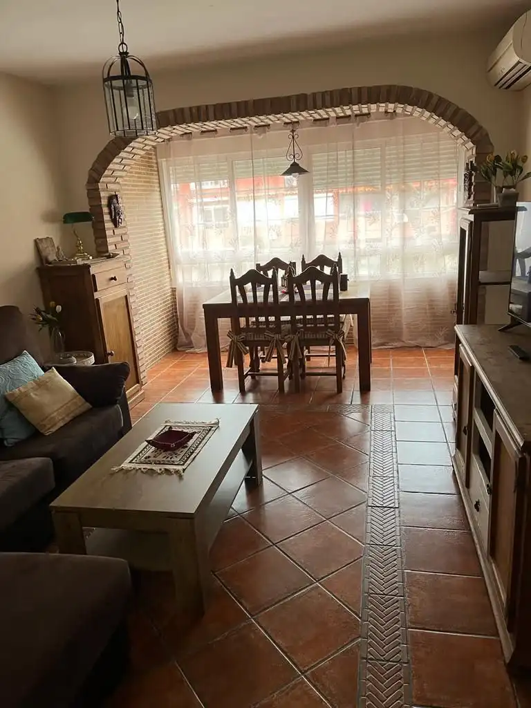 Comedor de Apartamento de alquiler en Algeciras con Aire acondicionado, Jardín privado y Amueblado