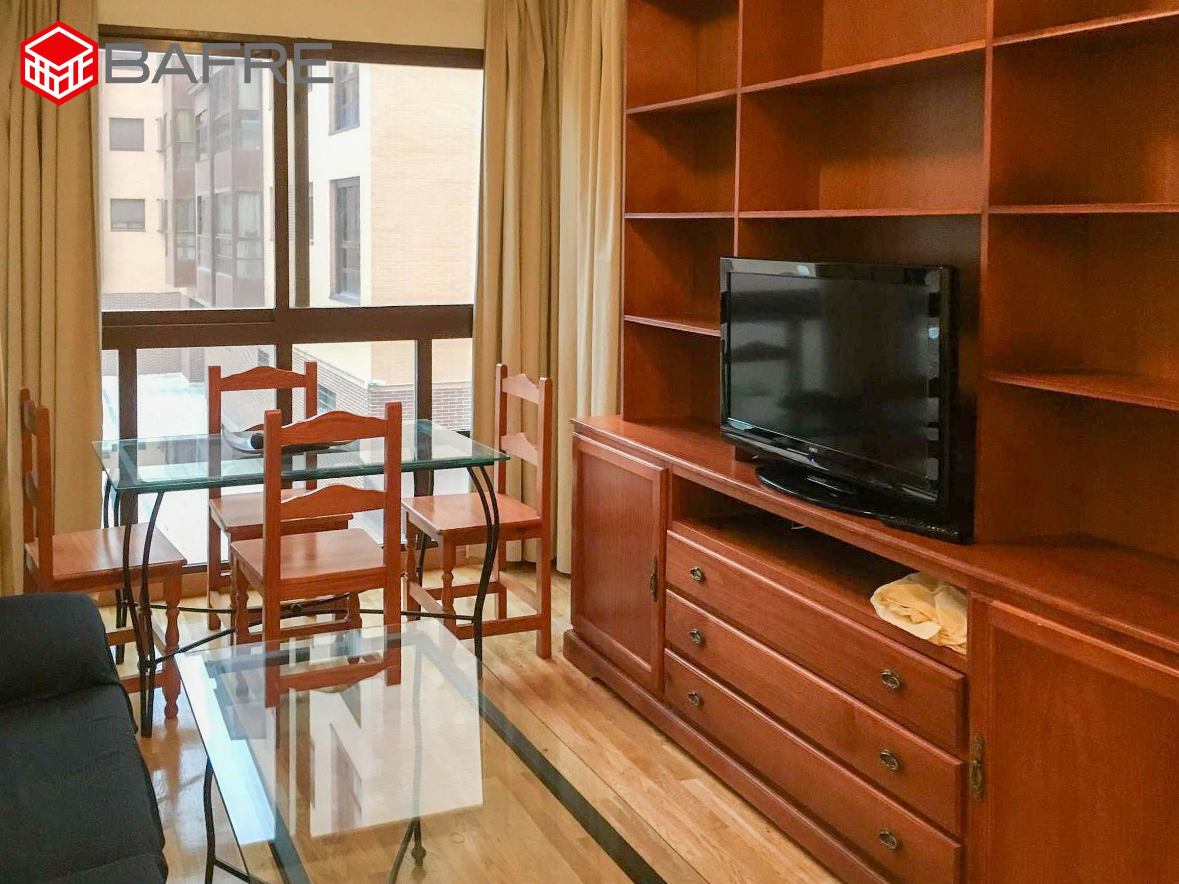 Living room of Flat for sale in  Madrid Capital  with Air Conditioner, Parquet flooring and Swimming Pool