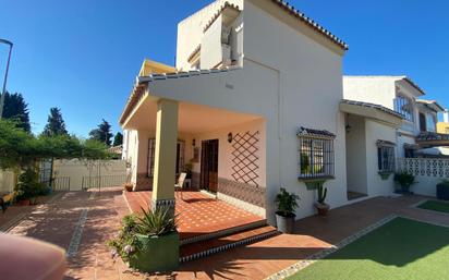 Vista exterior de Casa o xalet en venda en Vélez-Málaga amb Terrassa