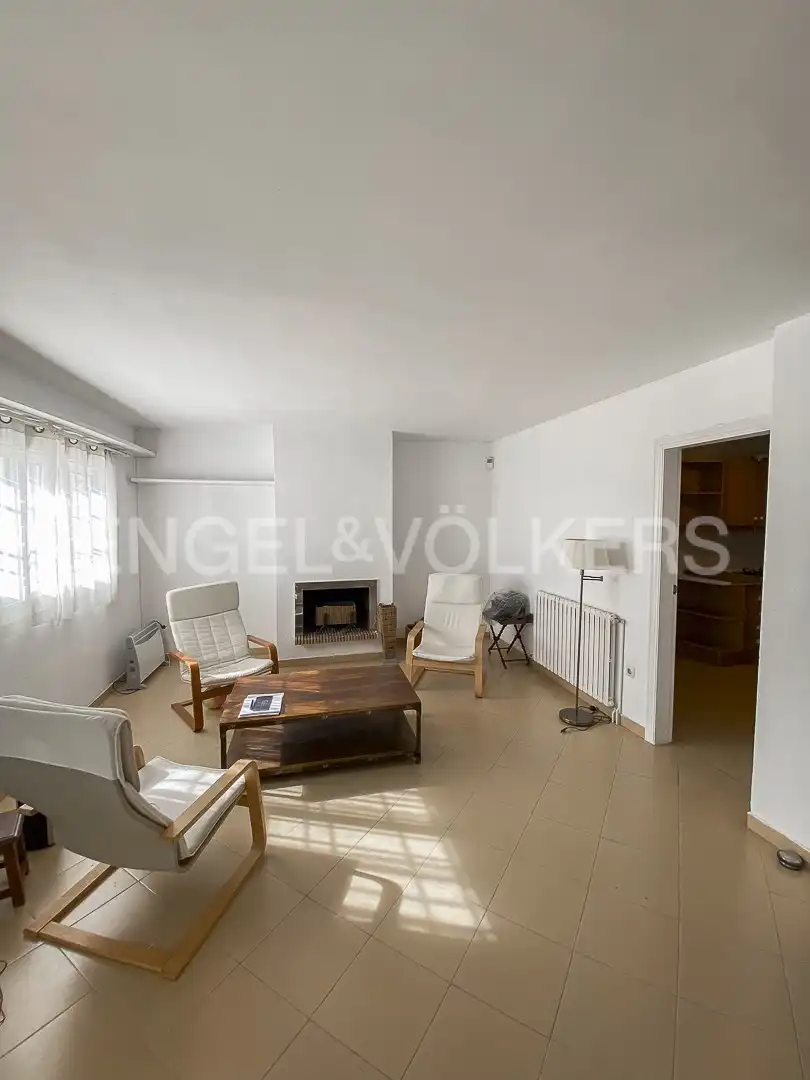 Sala de estar de Casa adosada de alquiler en Sitges con Calefacción, Jardín privado y Terraza