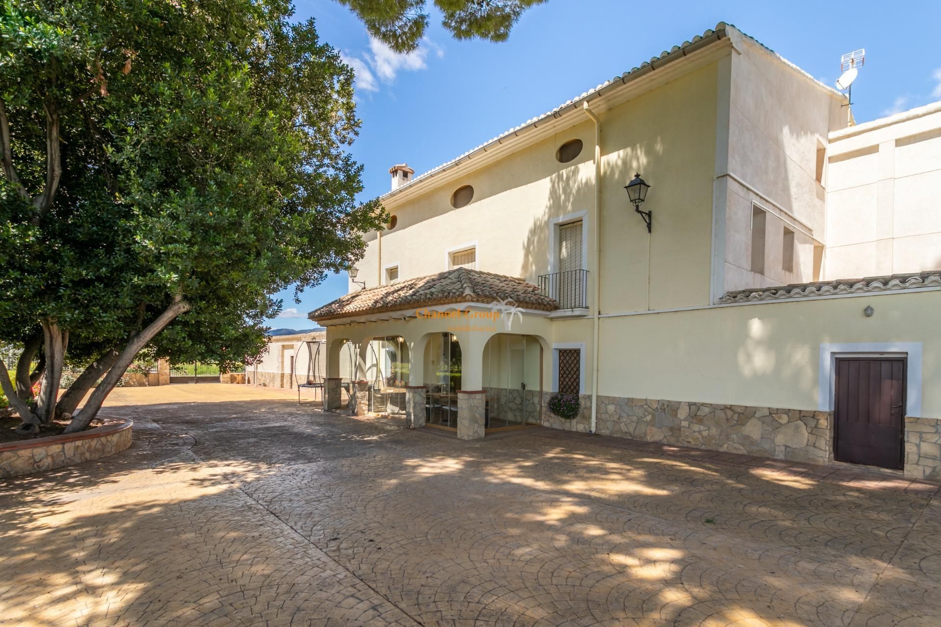 Vista exterior de Finca rústica en venda en Ibi amb Aire condicionat, Calefacció i Jardí privat