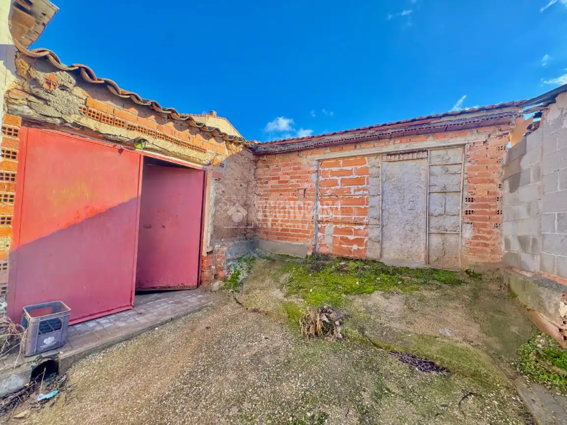 Casa adosada en venda en Tórtola de Henares amb Calefacció