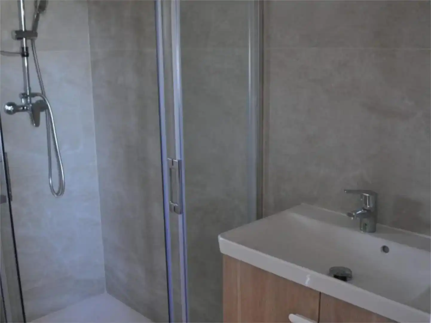 Baño de Apartamento de alquiler en Barbate con Aire acondicionado, Jardín privado y Piscina