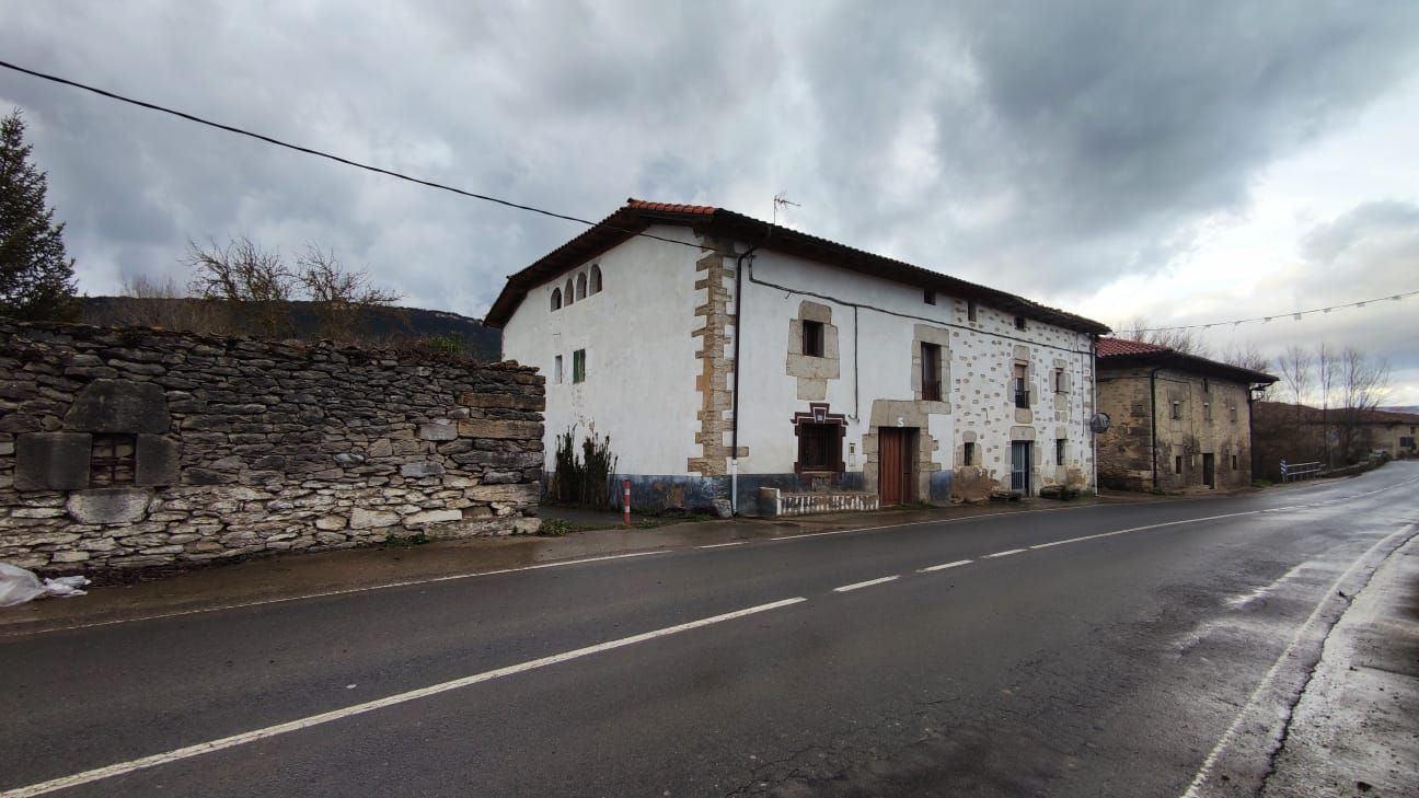 Vista exterior de Casa o xalet en venda en Valdegovia / Gaubea amb Calefacció i Balcó