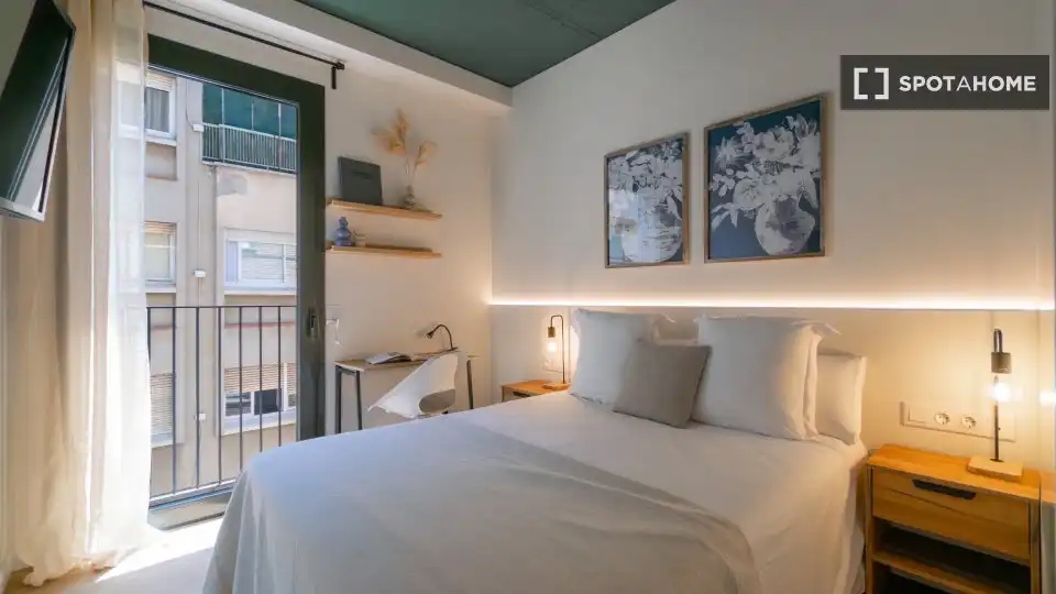 Bedroom of Flat for share in Barcelona  with Air Conditioner, Heating and Furnished