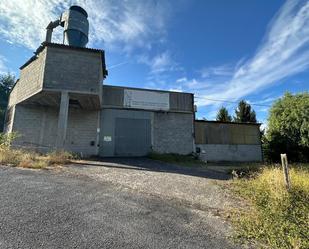 Vista exterior de Nau industrial en venda en Touro