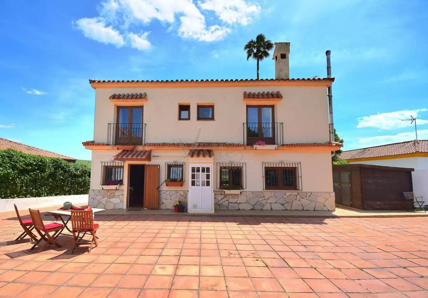Vista exterior de Casa o xalet en venda en Los Barrios amb Jardí privat, Terrassa i Traster