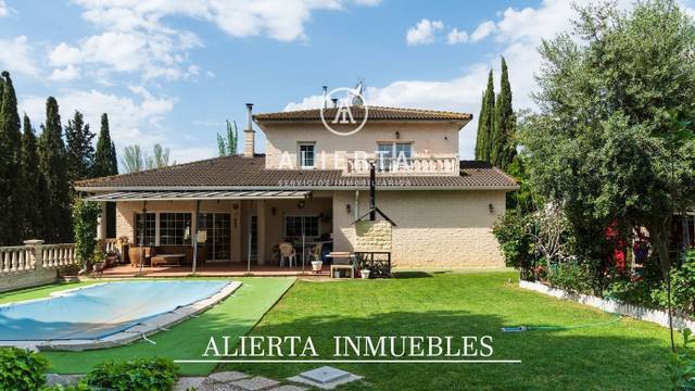 Casa-chalet en Venta en Colonia San Lamberto en Venta del Olivar