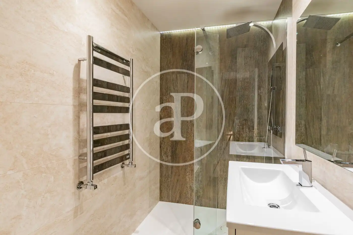 Bathroom of Detached homes for sale in Madrid  with Heating, Private garden and Terrace