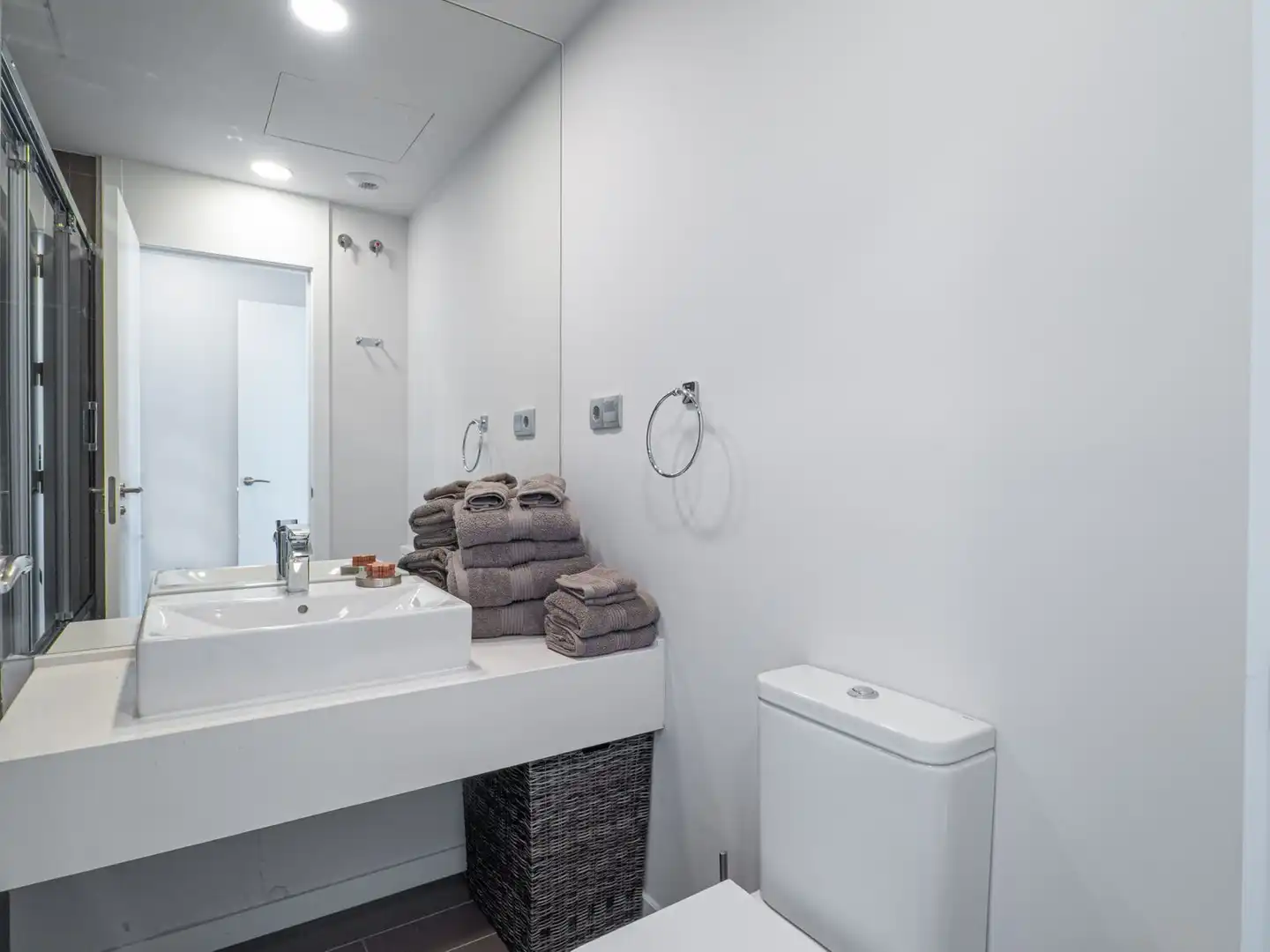 Baño de Ático de alquiler en Estepona con Aire acondicionado, Terraza y Trastero