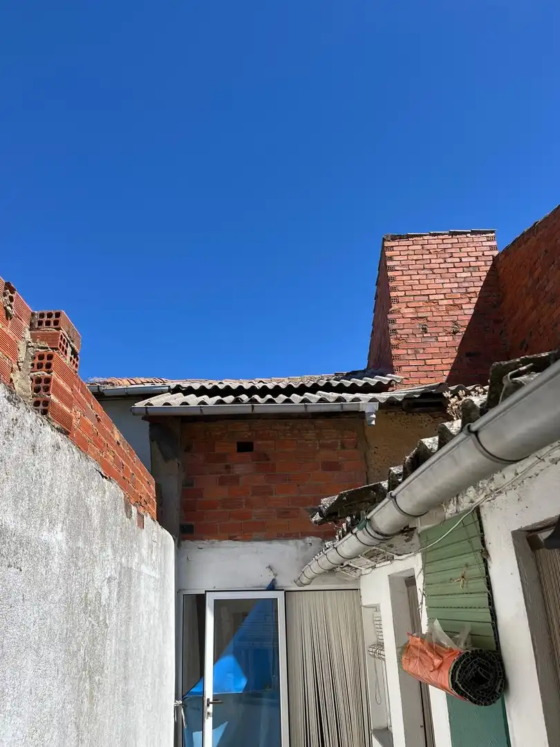 Vista exterior de Casa o chalet en venta en Villadangos del Páramo con Calefacción y Trastero