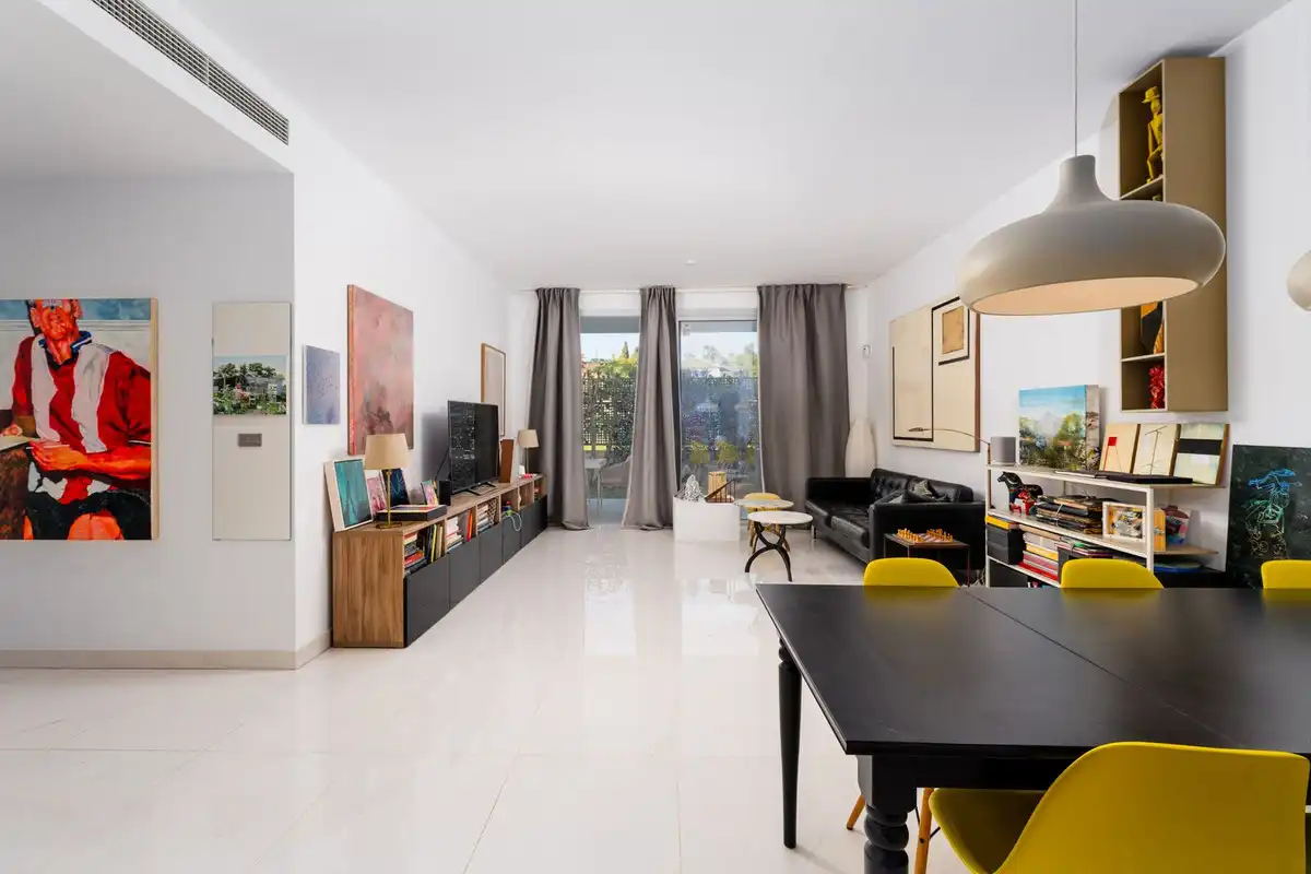 Sala d'estar de Pis en venda en Estepona amb Jardí privat, Terrassa i Piscina