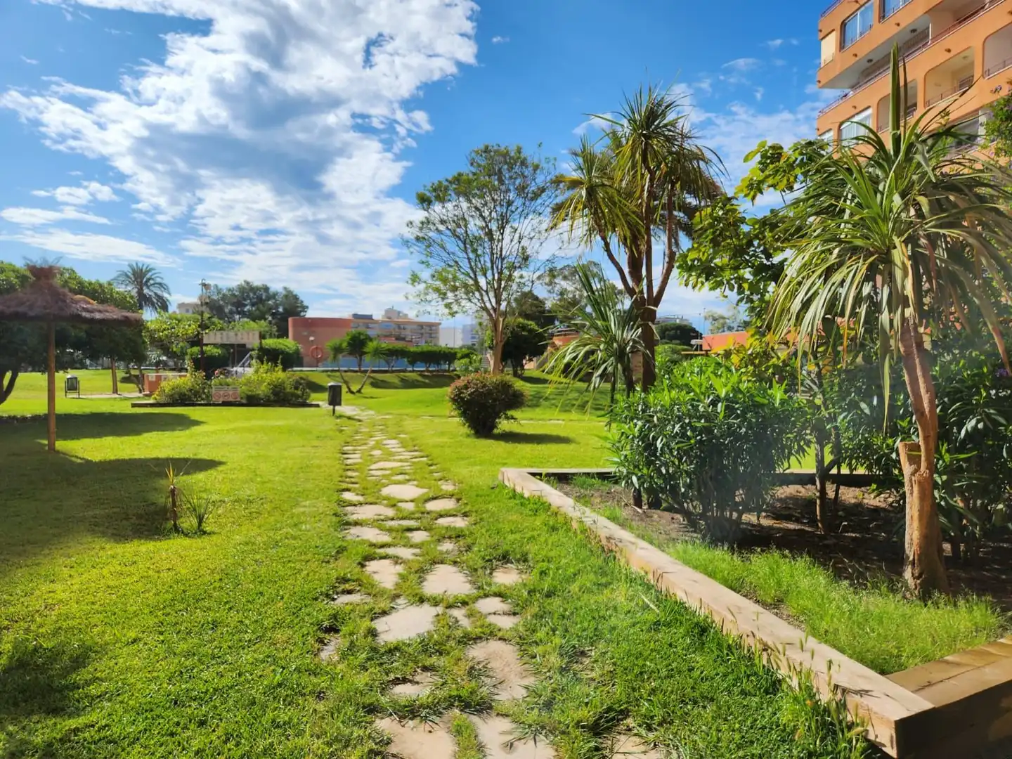 Garden of Flat for sale in Roses  with Air Conditioner, Heating and Terrace