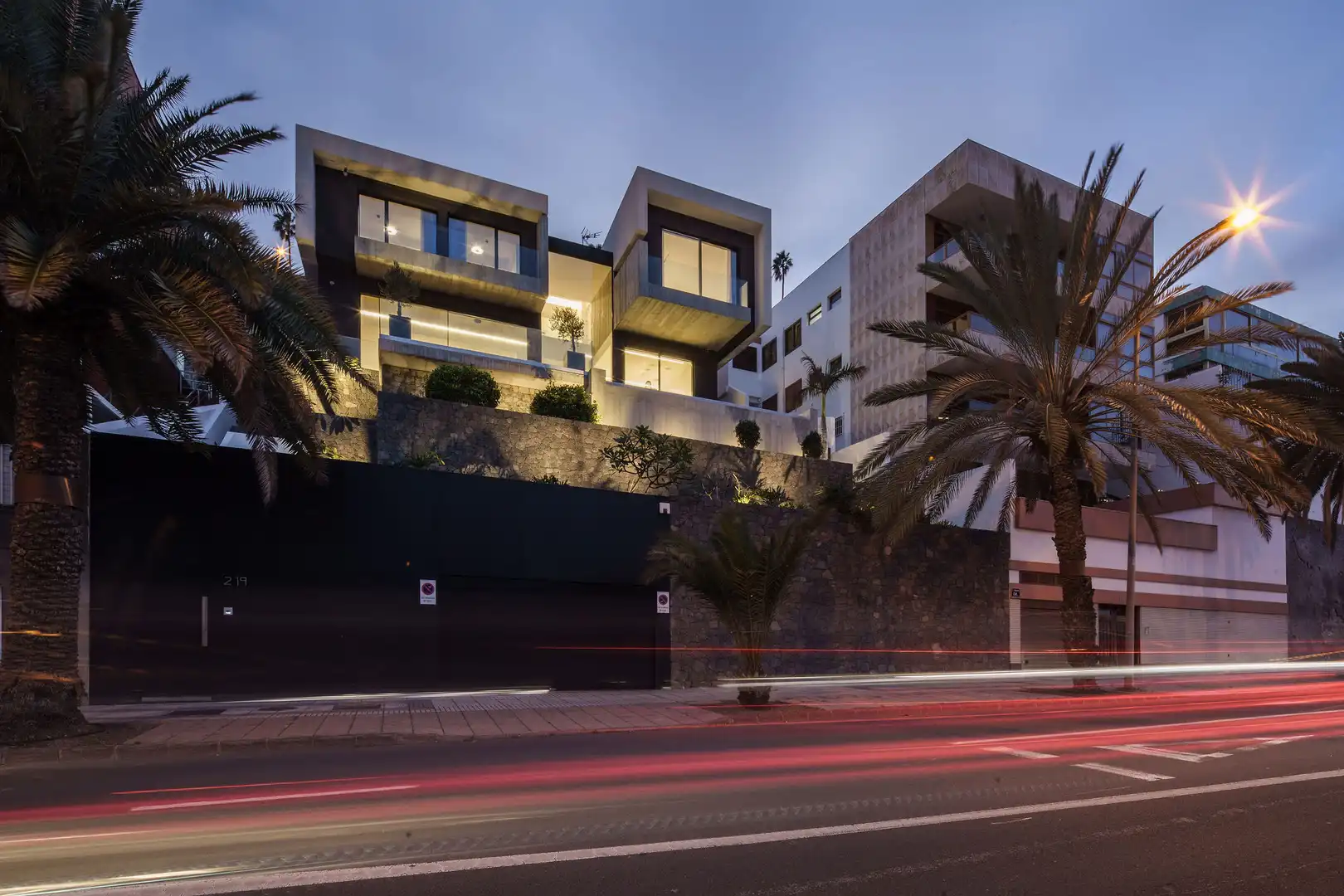 Vista exterior de Casa o xalet en venda en Las Palmas de Gran Canaria amb Aire condicionat, Calefacció i Jardí privat