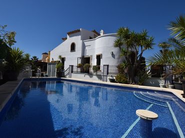 Xalet amb piscina en venda a Calle Alicante 19