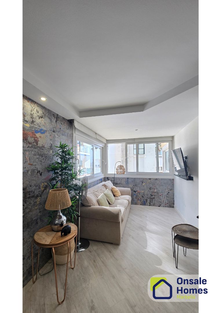 Sala de estar de Piso en venta en Marbella con Aire acondicionado y Piscina comunitaria