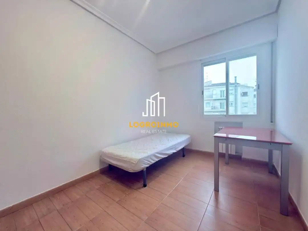 Bedroom of Flat for sale in  Logroño  with Heating and Furnished
