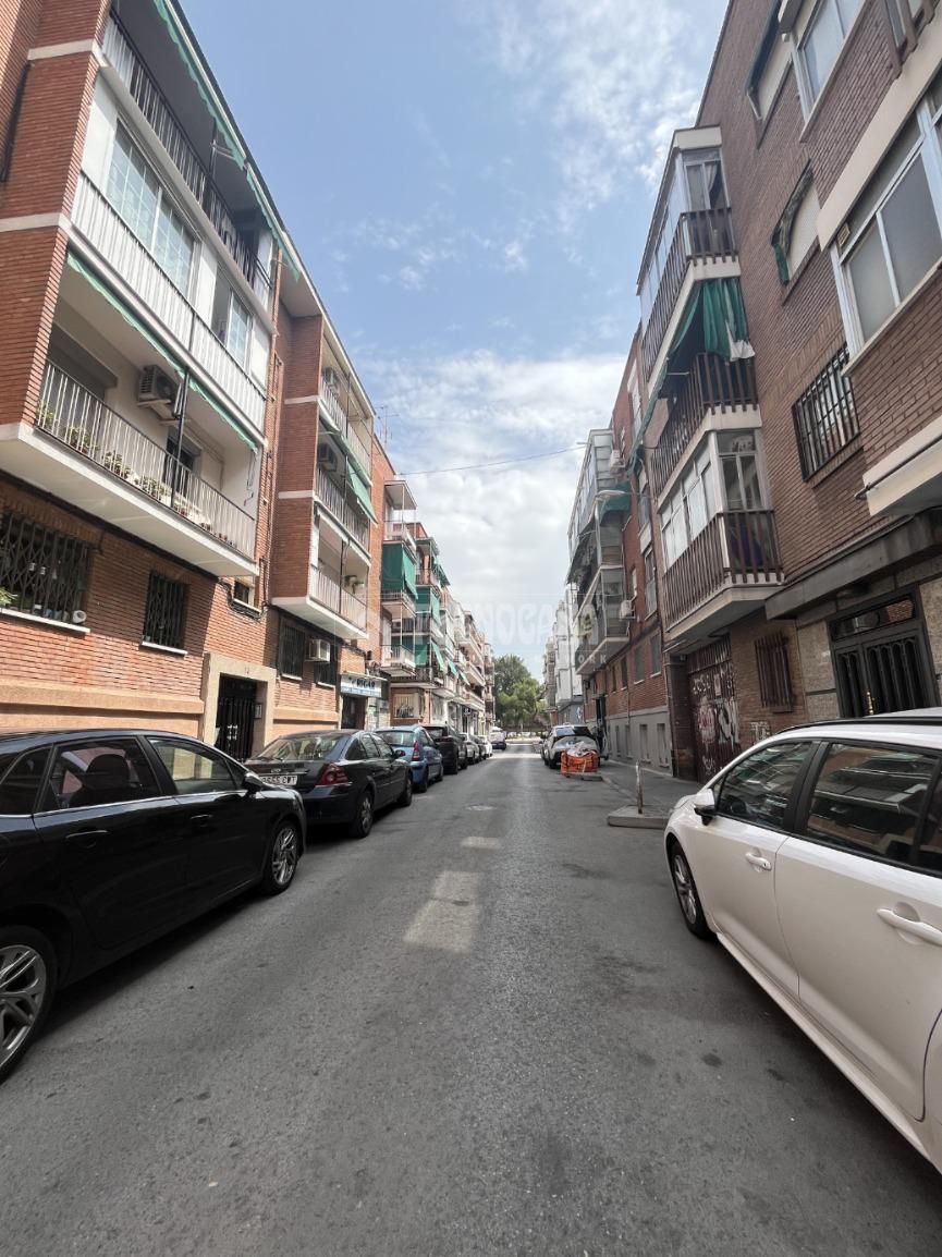 Exterior view of Premises for sale in  Madrid Capital