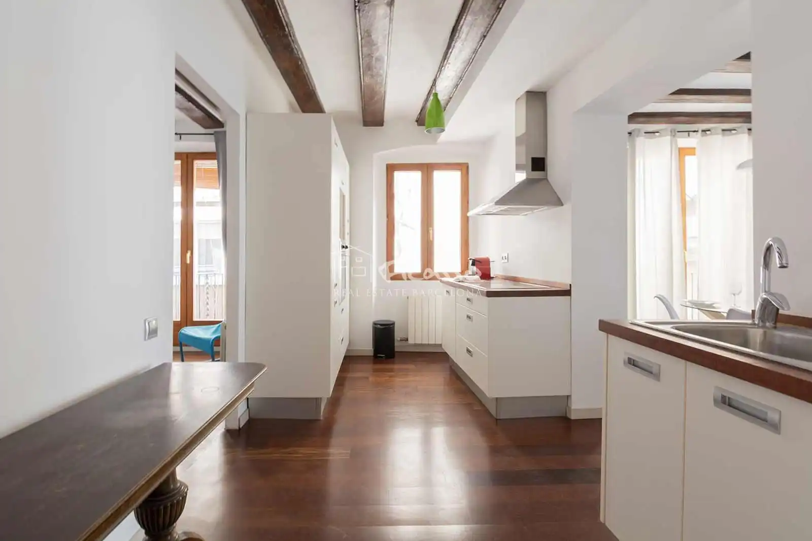 Cuina de Pis de lloguer en Barcelona amb Calefacció, Parquet i Moblat